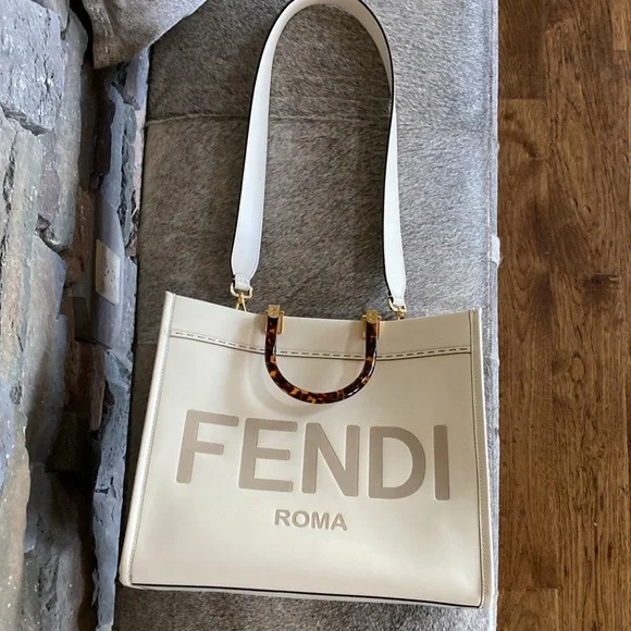 FENDI Sunshine Medium White Leather Shopper - Picture 8 of 16